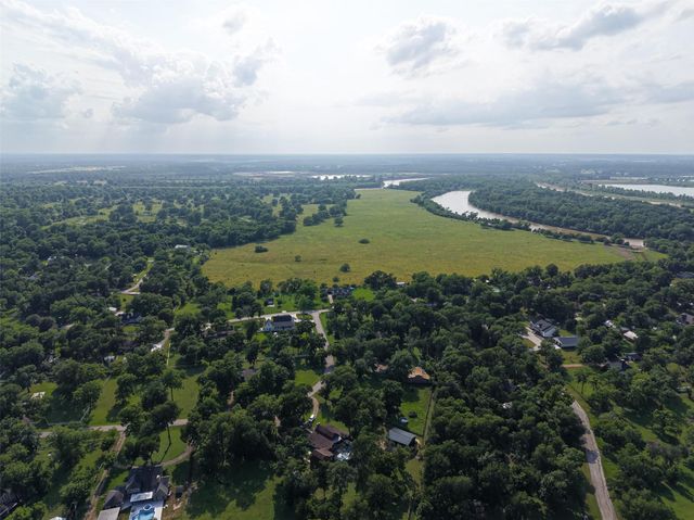 1004 Wagon Road, Simonton, TX 77485