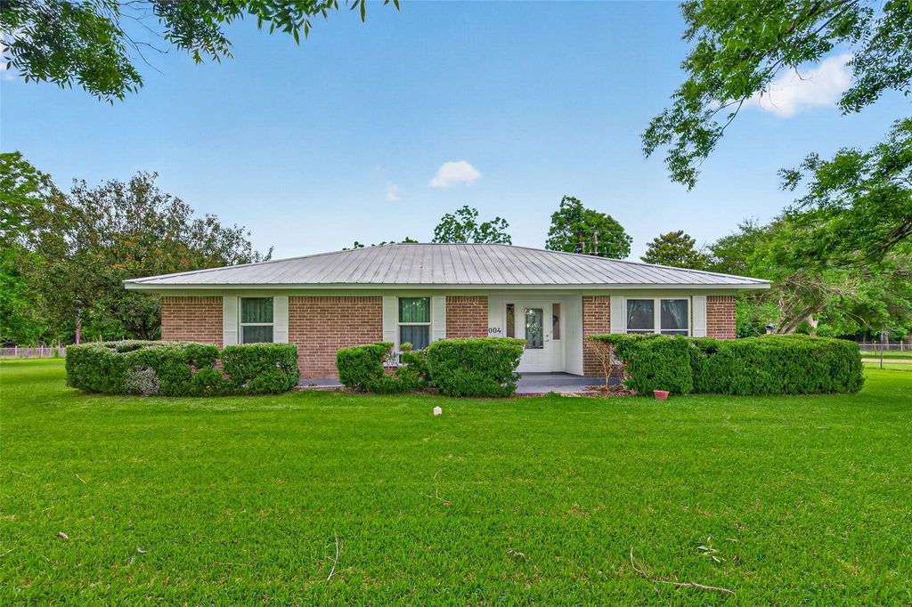 1004 Wagon Road, Simonton, TX 77485