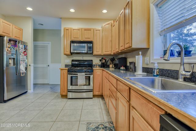 11 Greenbriar Drive, Little Egg Harbor, NJ 08087