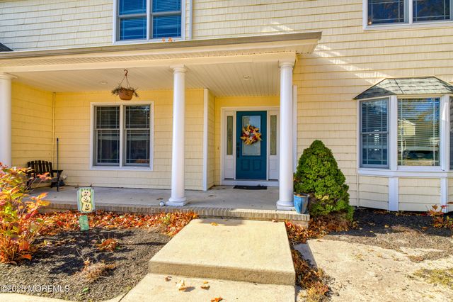 11 Greenbriar Drive, Little Egg Harbor, NJ 08087