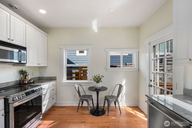 2556 10th Avenue W, Seattle, WA 98119