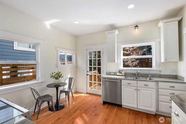 2556 10th Avenue W, Seattle, WA 98119