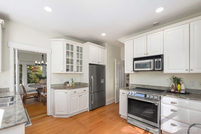 2556 10th Avenue W, Seattle, WA 98119