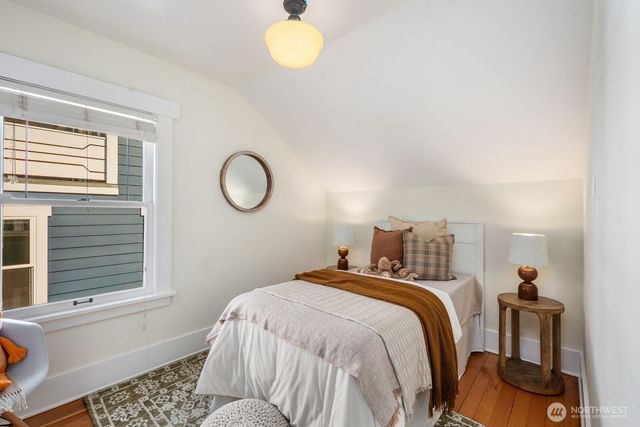 2556 10th Avenue W, Seattle, WA 98119