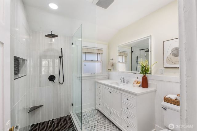 2556 10th Avenue W, Seattle, WA 98119