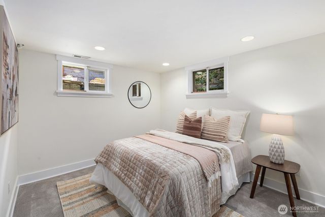 2556 10th Avenue W, Seattle, WA 98119