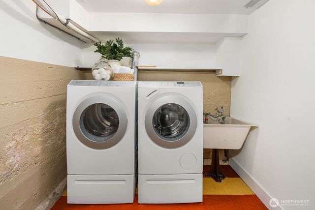 2556 10th Avenue W, Seattle, WA 98119