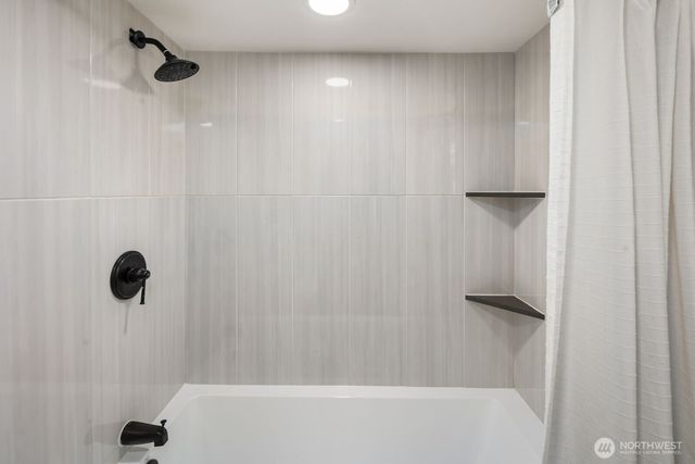 2556 10th Avenue W, Seattle, WA 98119