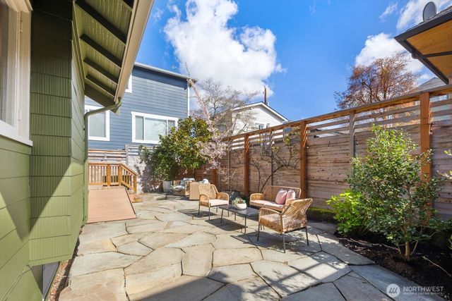 2556 10th Avenue W, Seattle, WA 98119