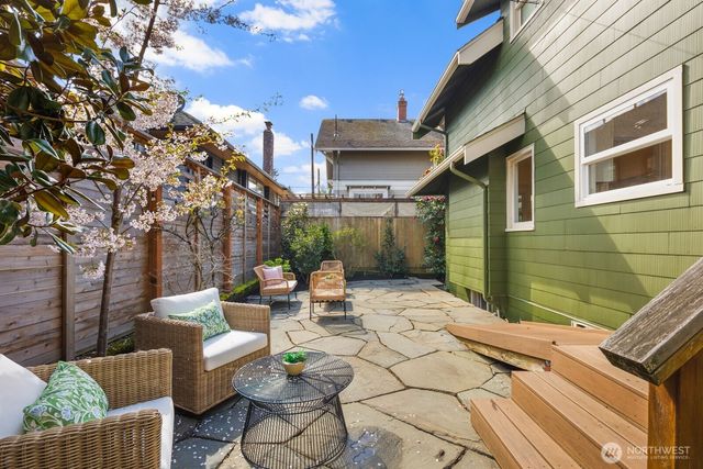 2556 10th Avenue W, Seattle, WA 98119