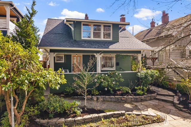 2556 10th Avenue W, Seattle, WA 98119