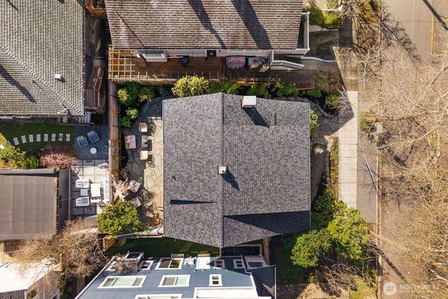 2556 10th Avenue W, Seattle, WA 98119