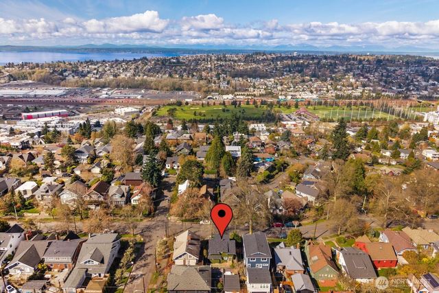 2556 10th Avenue W, Seattle, WA 98119