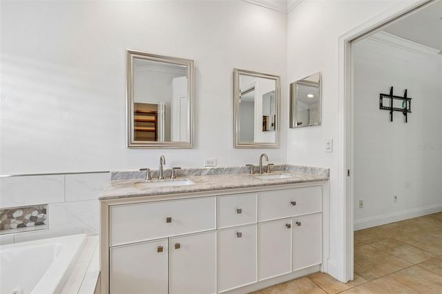 10507 WEYBRIDGE DRIVE, Tampa, FL 33626