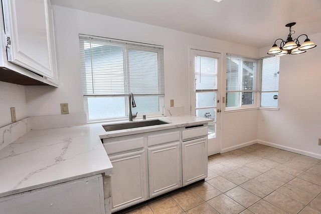 9385 MIRA DEL RIO Dr, Sacramento, CA 95827