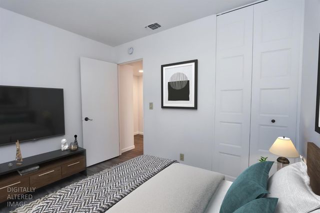 9385 MIRA DEL RIO Dr, Sacramento, CA 95827