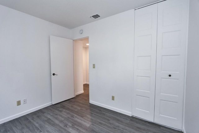 9385 MIRA DEL RIO Dr, Sacramento, CA 95827