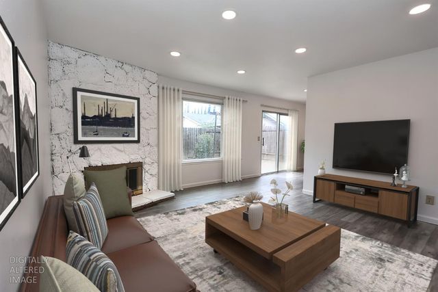 9385 MIRA DEL RIO Dr, Sacramento, CA 95827