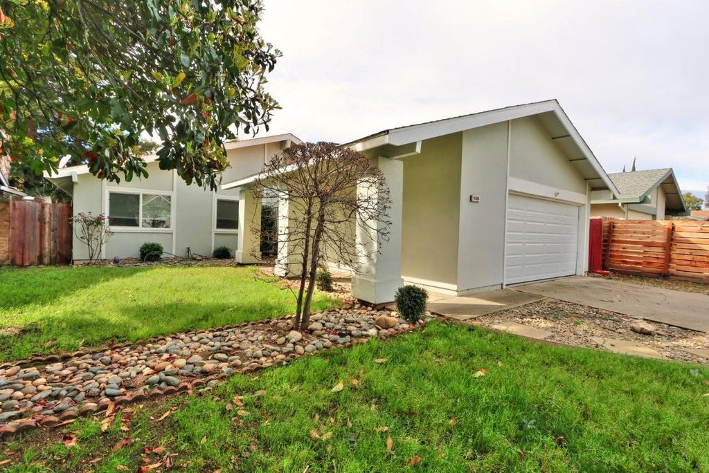 9385 MIRA DEL RIO Dr, Sacramento, CA 95827