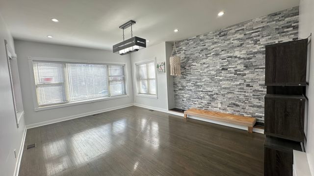 5716 N Campbell Avenue 1, Chicago, IL 60659