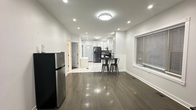 5716 N Campbell Avenue 1, Chicago, IL 60659