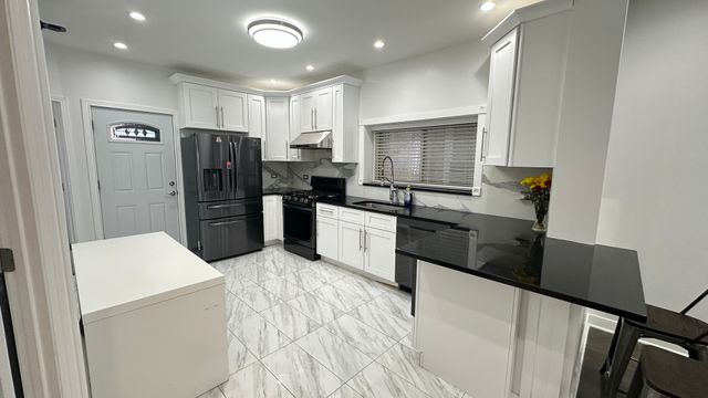 5716 N Campbell Avenue 1, Chicago, IL 60659