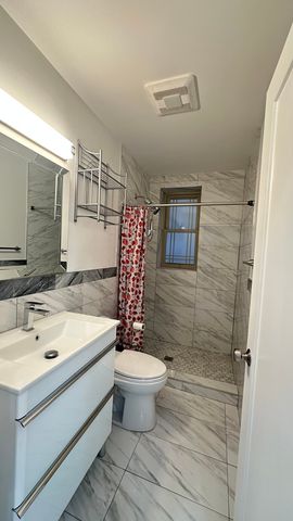 5716 N Campbell Avenue 1, Chicago, IL 60659