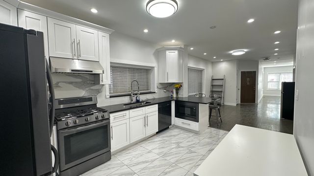 5716 N Campbell Avenue 1, Chicago, IL 60659