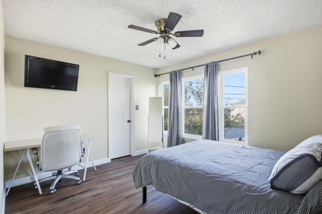 4020 Grassland LN, Kyle, TX 78640