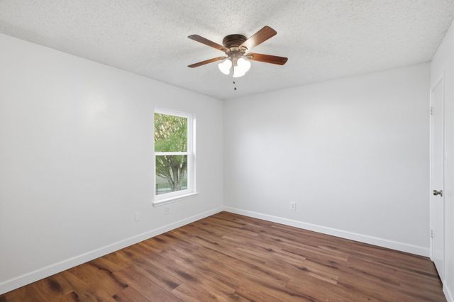 4020 Grassland LN, Kyle, TX 78640