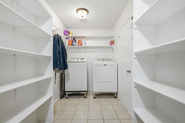 4020 Grassland LN, Kyle, TX 78640