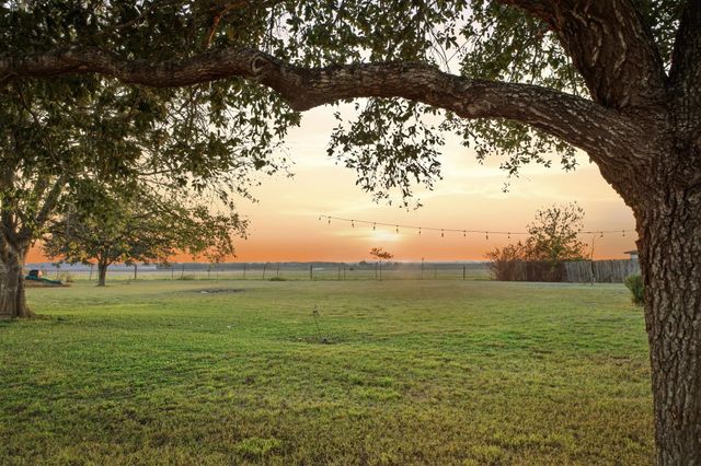 4020 Grassland LN, Kyle, TX 78640