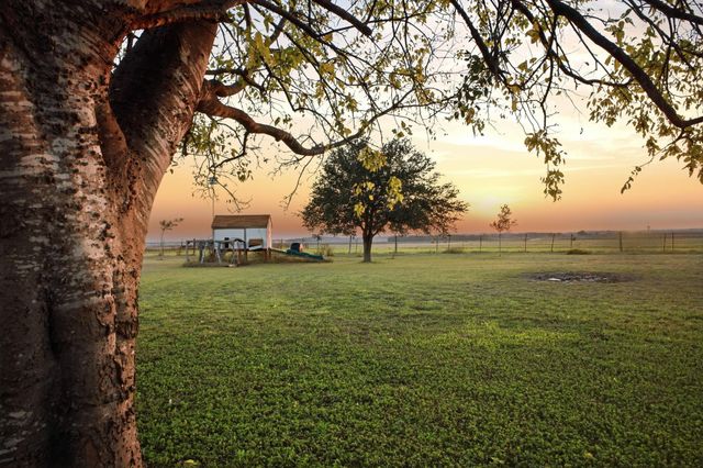 4020 Grassland LN, Kyle, TX 78640