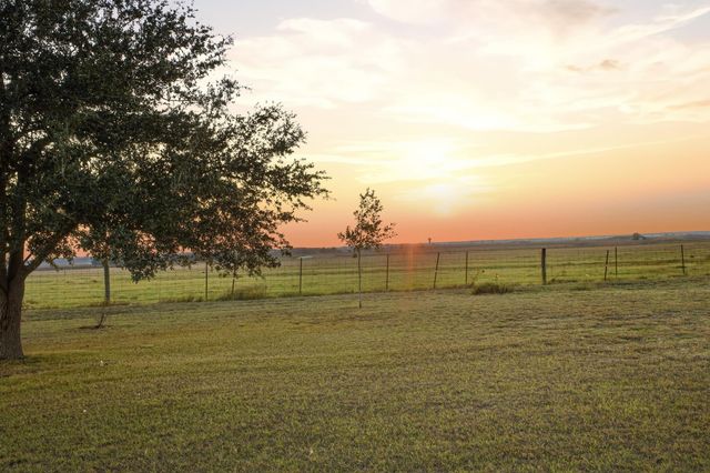 4020 Grassland LN, Kyle, TX 78640