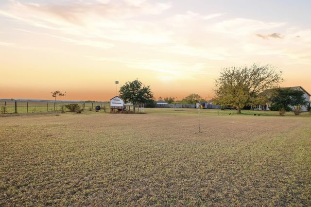 4020 Grassland LN, Kyle, TX 78640