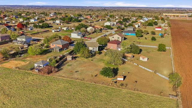 4020 Grassland LN, Kyle, TX 78640
