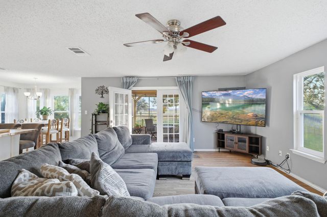 4020 Grassland LN, Kyle, TX 78640