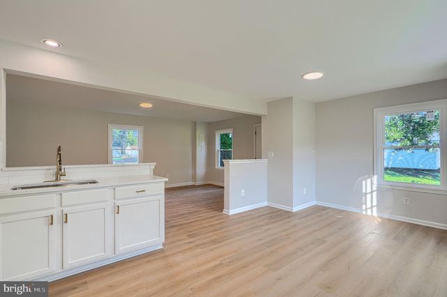926 WAMPLER RD, Middle River, MD 21220