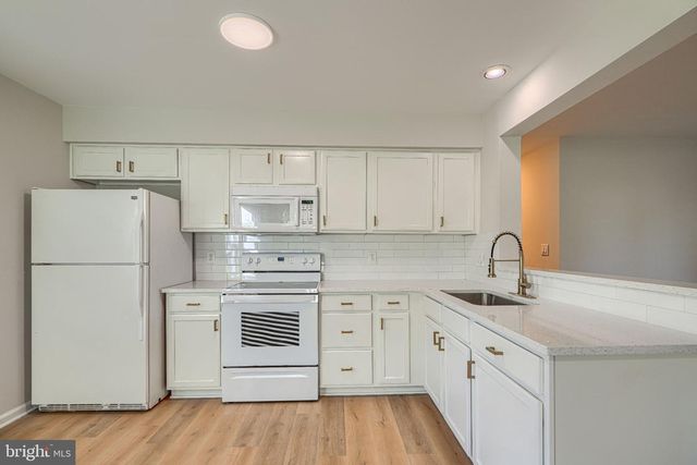 926 WAMPLER RD, Middle River, MD 21220