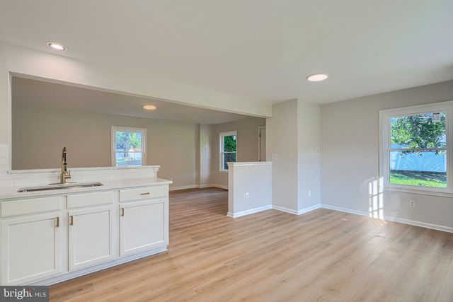 926 WAMPLER RD, Middle River, MD 21220