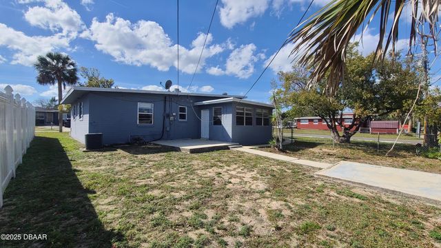 859 Berkshire Road, Daytona Beach, FL 32117