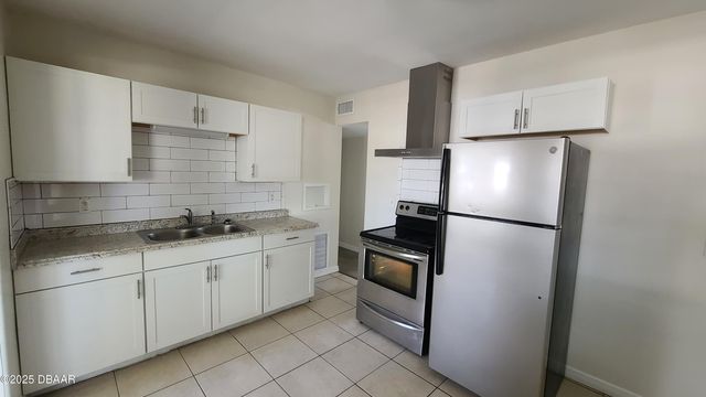 859 Berkshire Road, Daytona Beach, FL 32117