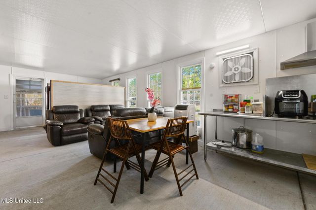 7216 W Larkin Place, Biloxi, MS 39532