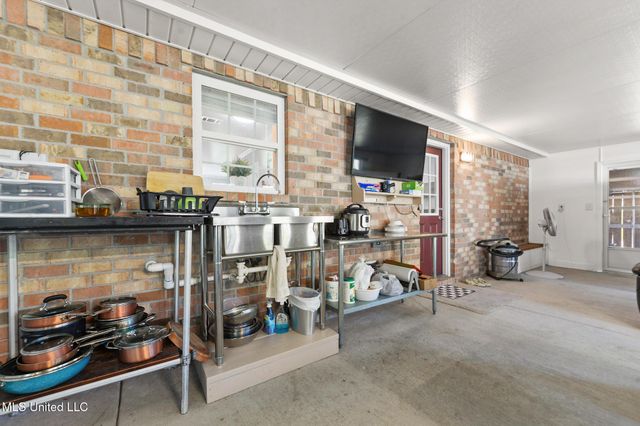 7216 W Larkin Place, Biloxi, MS 39532