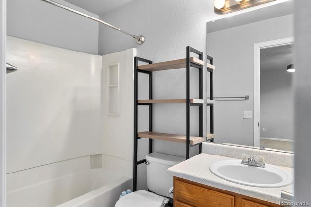 19770 E Lasalle Drive, Aurora, CO 80013