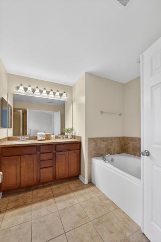 122 TOWN CENTER Boulevard, Gilberts, IL 60136