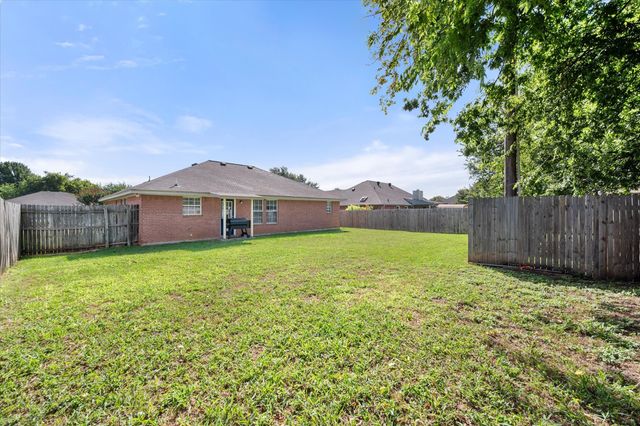 330 Schumacher Drive, Burleson, TX 76028