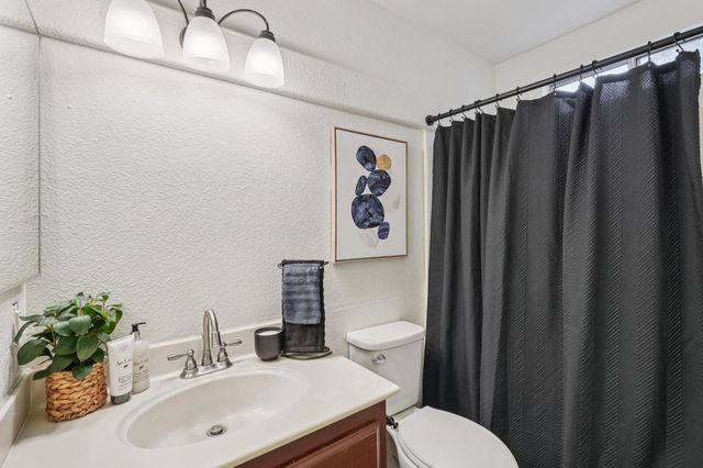 1720 River Run Dr, Marysville, CA 95901