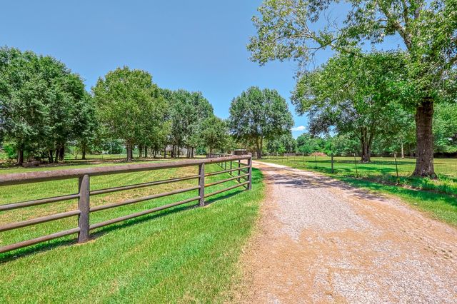 1066 Tafelski Road, New Waverly, TX 77358