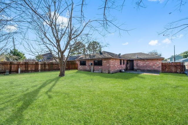 13806 Long Glen Drive, Houston, TX 77039